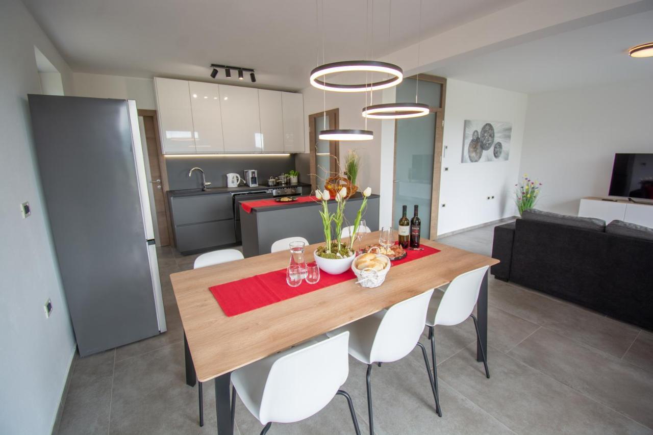 Holiday House Oljka Kobdilj Екстериор снимка
